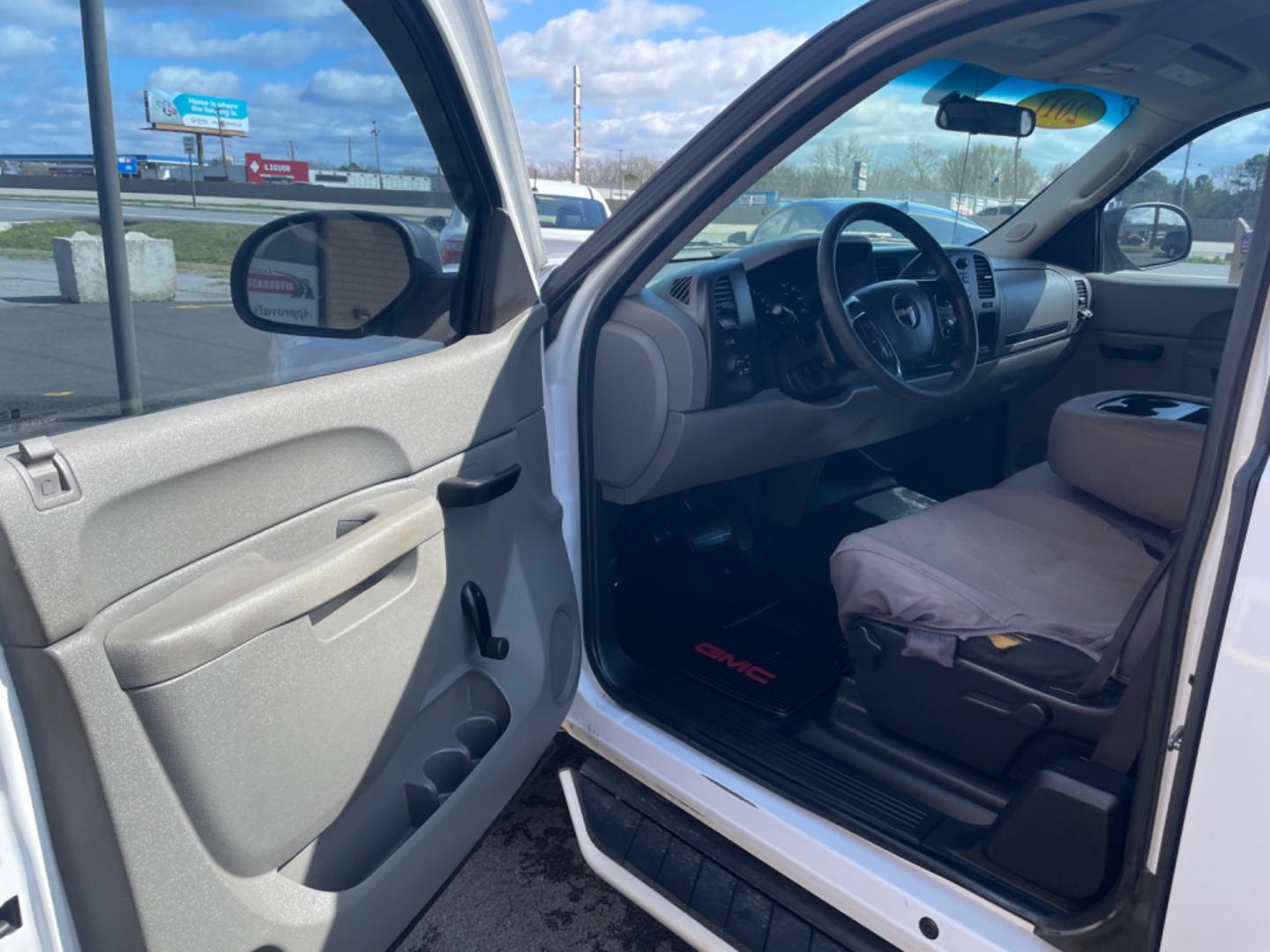 2011 White GMC Sierra 1500 Extended Cab (1GTR1TEX7BZ) with an V6, 4.3 Liter engine, Automatic, 4-Spd w/Overdrive transmission, located at 8008 Warden Rd, Sherwood, AR, 72120, (501) 801-6100, 34.830078, -92.186684 - Photo#11